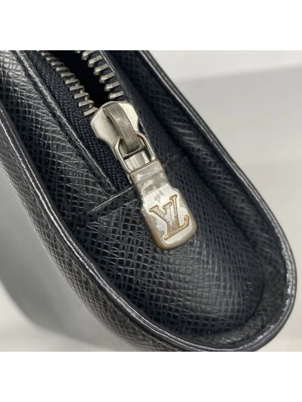 Louis Vuitton Clutch Taiga Baikal Ardoise